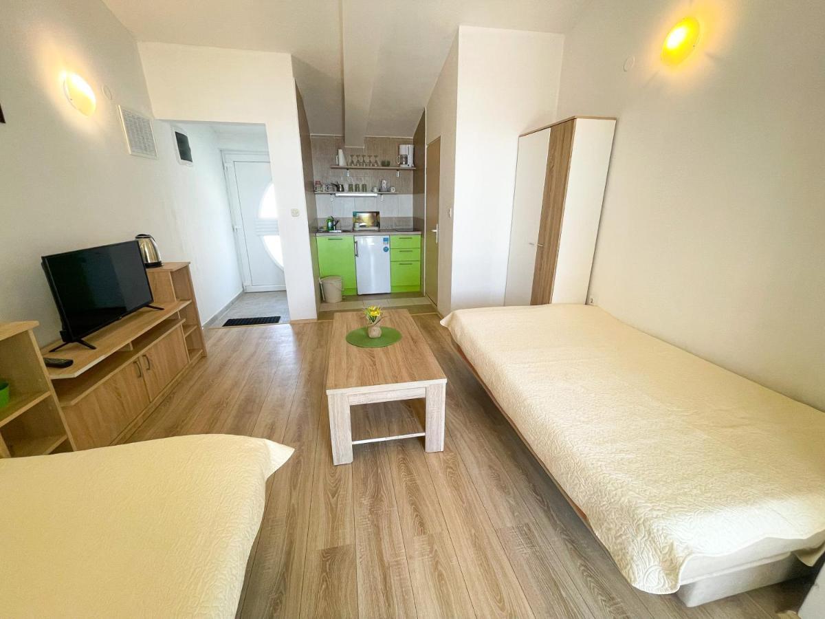 Apartmani Milan Crikvenica Eksteriør billede