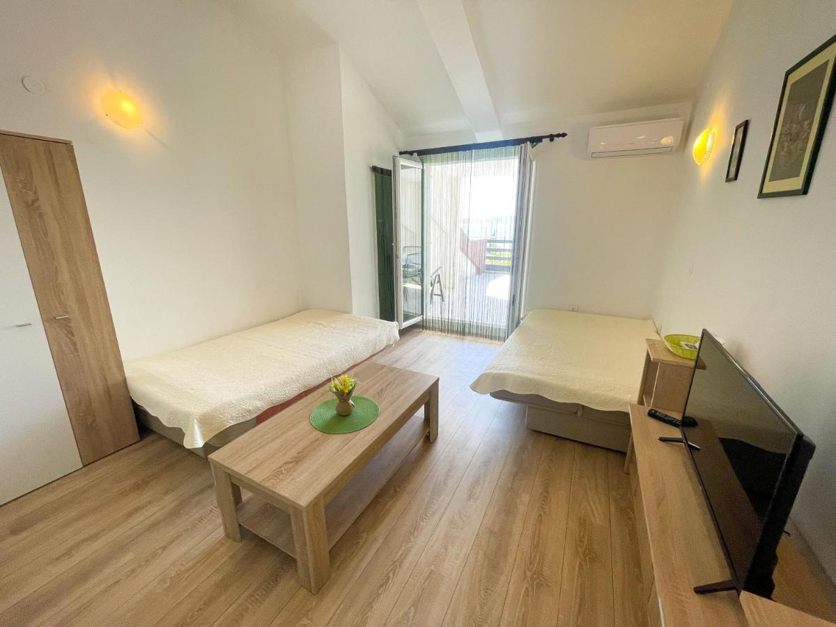Apartmani Milan Crikvenica Eksteriør billede