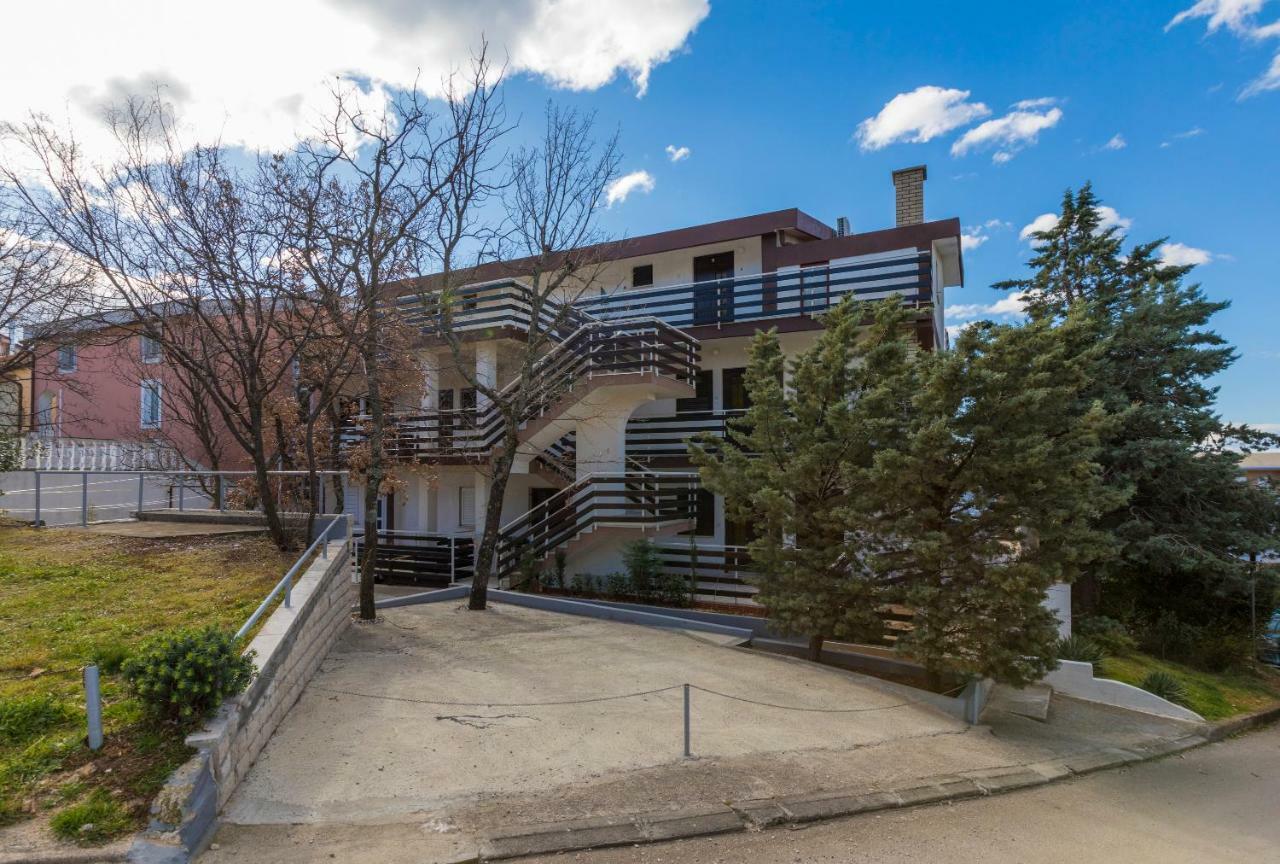 Apartmani Milan Crikvenica Eksteriør billede