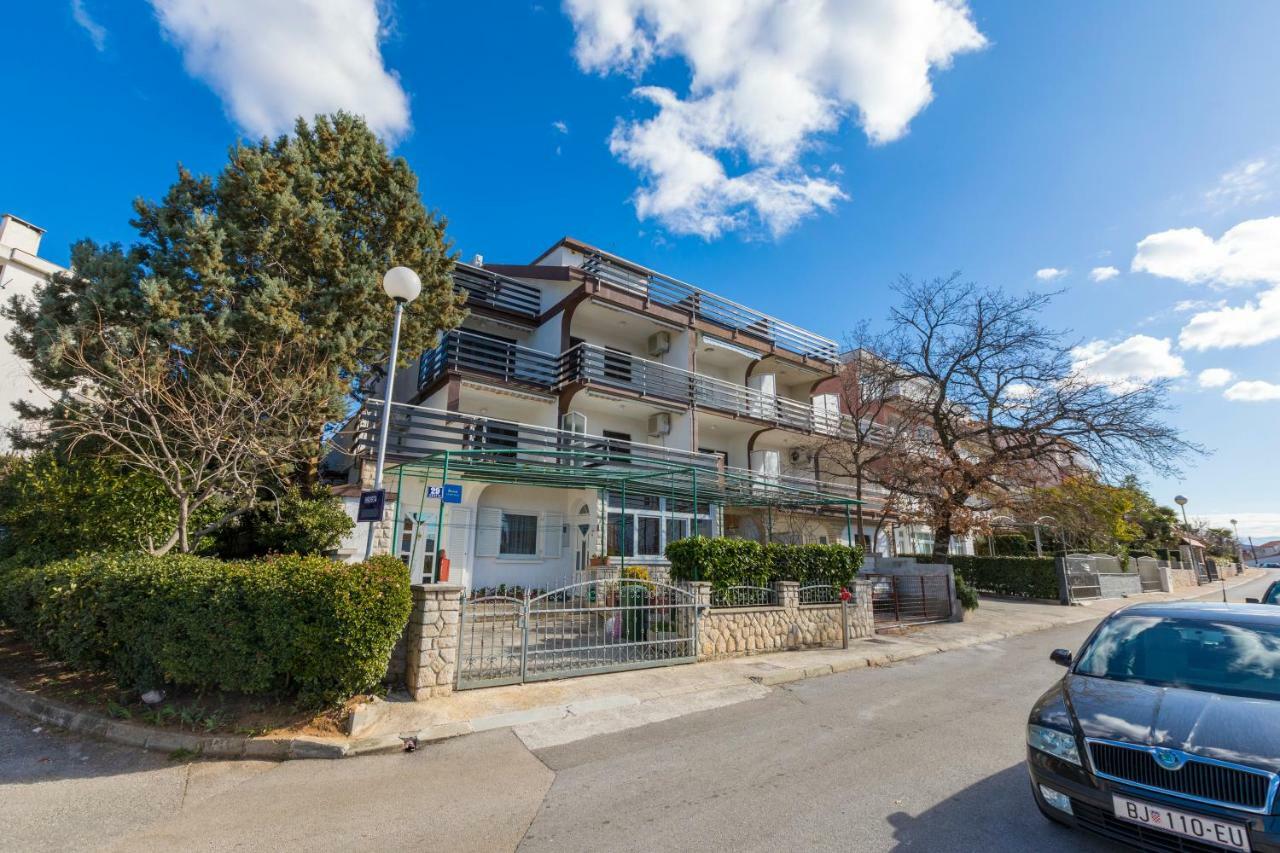 Apartmani Milan Crikvenica Eksteriør billede